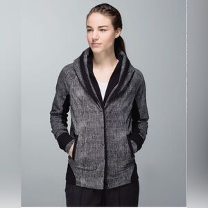 Lululemon To Class Jacket
Burlap Texture Black Dune / Black